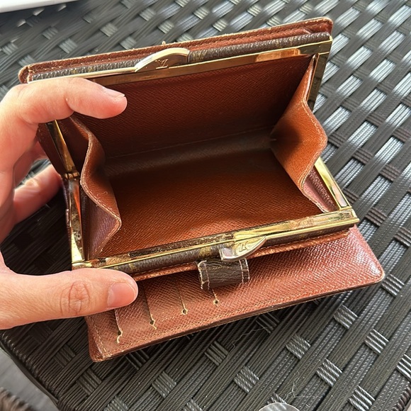 Louis Vuitton Wallet with Coin Purse - Picture 2 of 4